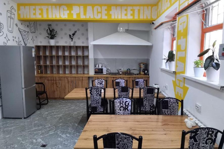 Meeting Place Bishkek Esterno foto